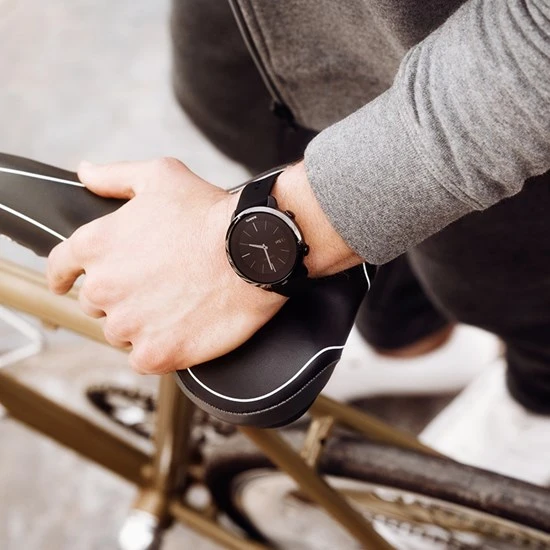 Suunto Fitness Black pametni sat srebrno crni CT shop