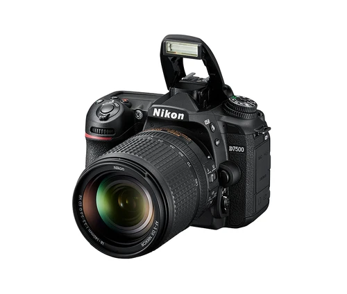 Nikon D7500 DSLR fotoaparat crni+objektiv 18-140mm f/3.5-5.6G ED VR
