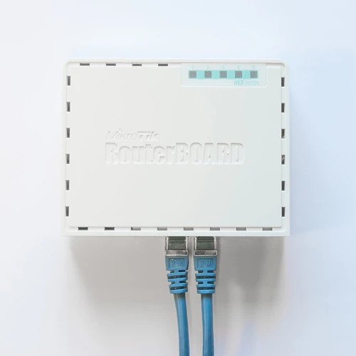MikroTik RB750Gr3 LAN ruter